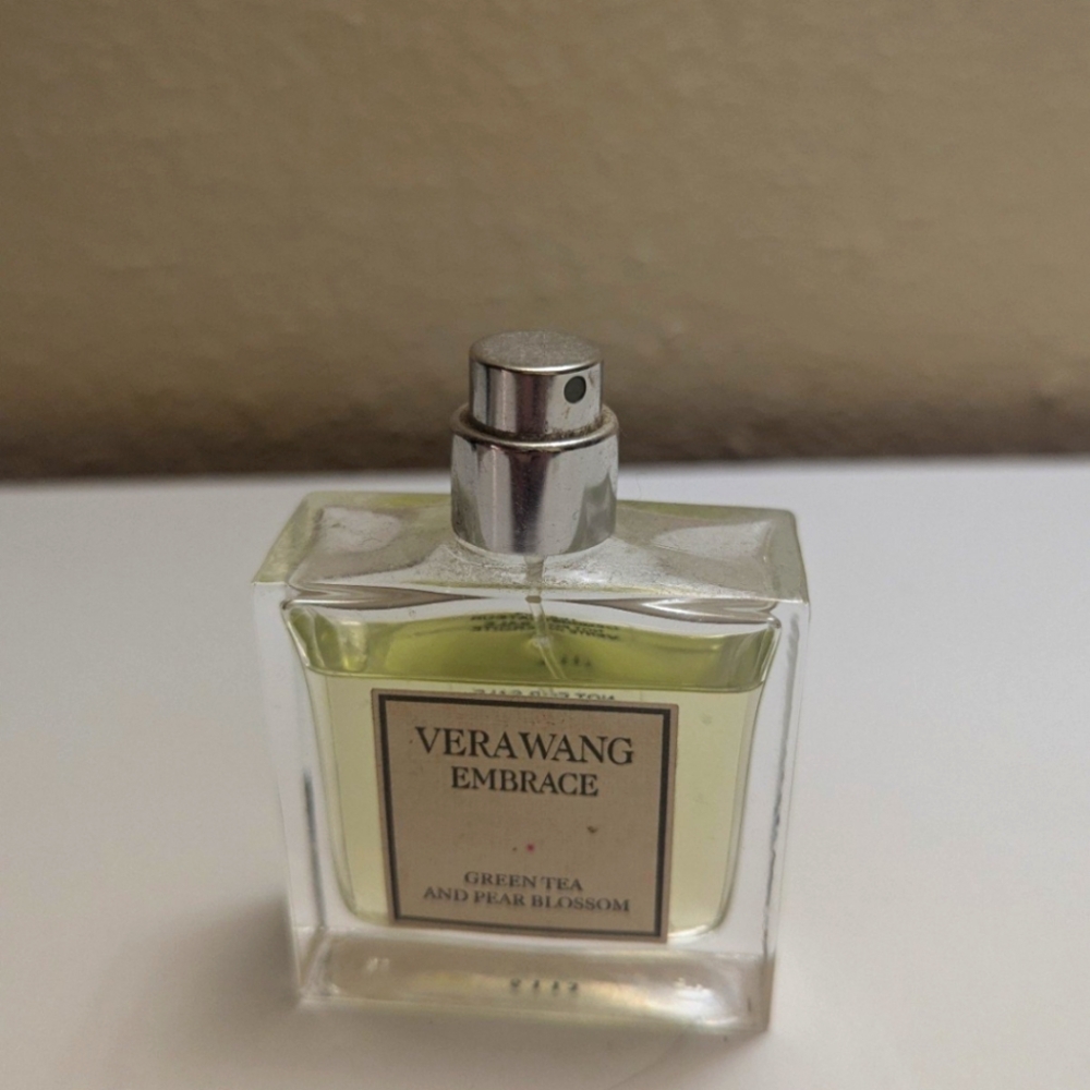 Vera Wang embrace perfume Green tea and pear blossom